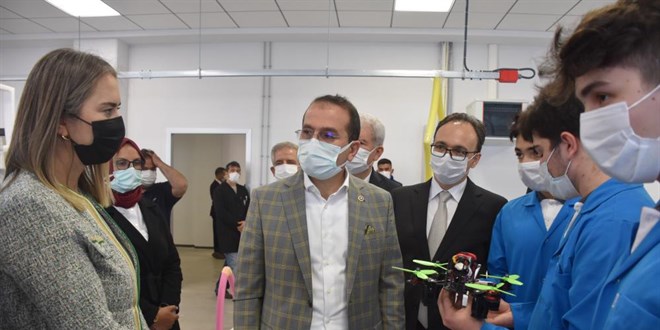 Fabrika gibi bir okul daha! 5.5 milyon liral�k gelir elde etti