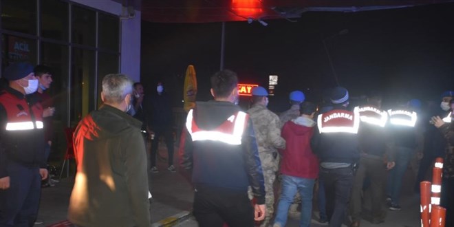 İzmir'de büyük FETÖ operasyonu: 123'ü muvazzaf 184 gözaltı
