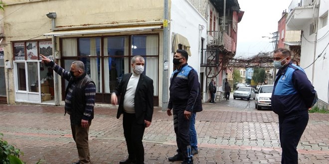 Havadan yumurta yağdığı iddia edildi, Zabıta yumurtaların peşine düştü