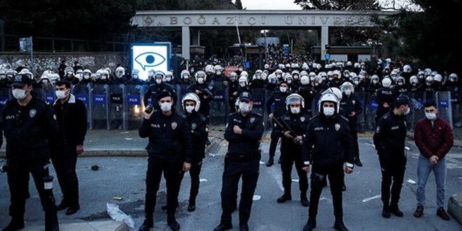 Boğaziçi eylemlerine ilişkin Kadıköy'de gösteriye katılanlara dava