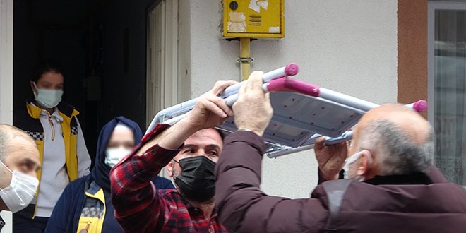 Akla gelmeyen başa geldi: Kafasına demir merdiven saplandı