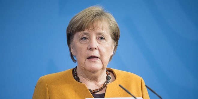 Merkel, 5 günlük kapanma kararından dolayı özür diledi