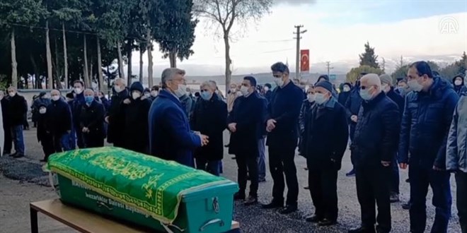 Sulama havuzunda ölü bulunan lise müdürü defnedildi