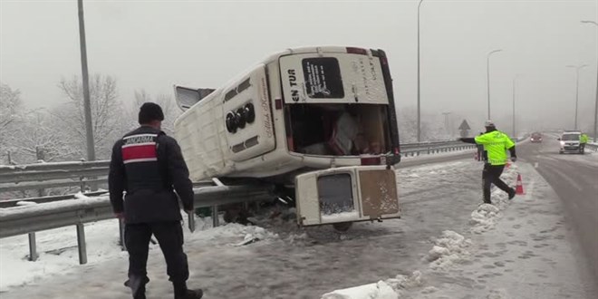 Bartın'da işçi servisi devrildi: 11 yaralı