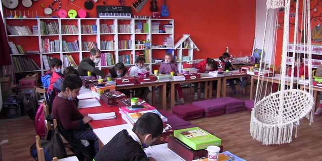 Yaşadığı sorunu öğrencilerinin yaşamasını istemedi, köy okulunu özel okula çevirdi