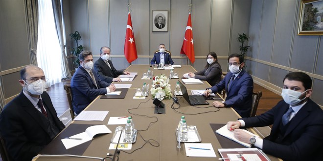 Fuat Oktay, yerli a iin ila sektr yneticileriyle grt