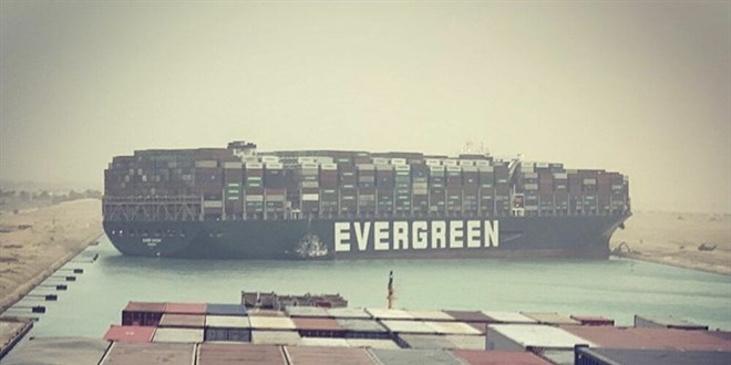 Süveyş Kanalı İdaresi: 13 bin konteyneri 52 metre yükseklikten indirmek zor