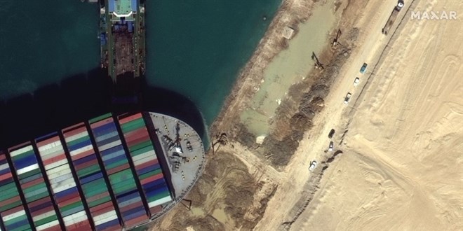 Süveyş Kanalı 6 günlük aradan sonra deniz trafiğine açıldı