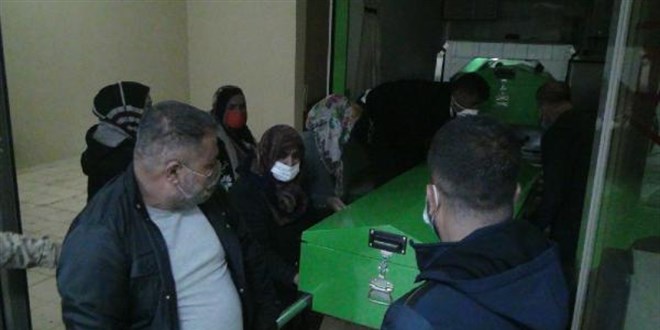 3 çocuk annesi kadın kendisini ağaca asarak intihar etti