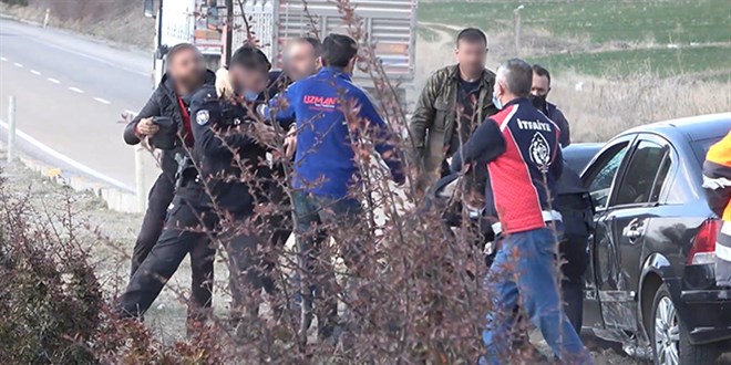 Polisi 'seni bu ilçede gezdirmeyeceğim' diyerek tehdit etti