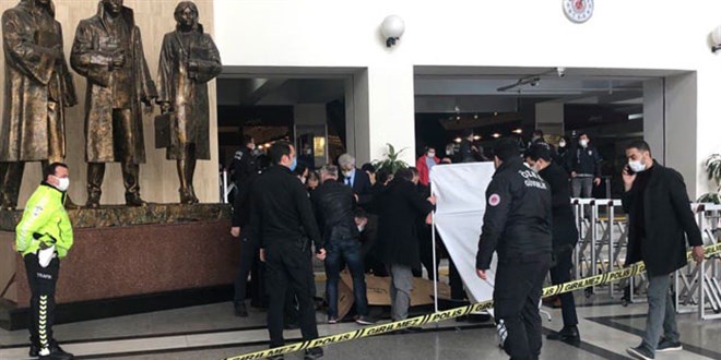 Adliyenin 7'nci katından atlayan mübaşir hayatını kaybetti