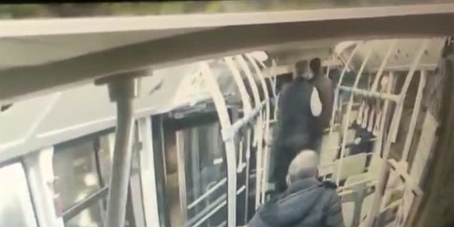 HES kodu göstermeden bindiği otobüste uyaran kişiyi bıçakladı