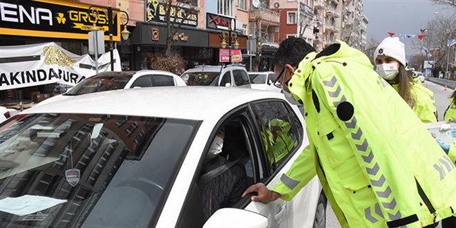 Vali Çelik, hız sınırını bilmeyen sürücülerin ehliyetlerini aldı