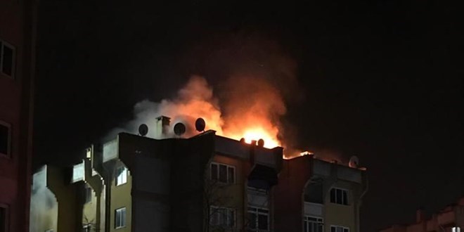 Ailesiyle tartışıp yaşadıkları evi yaktı