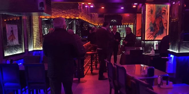 Karantinada olmas gereken a, pavyonda yemek yaparken yakaland