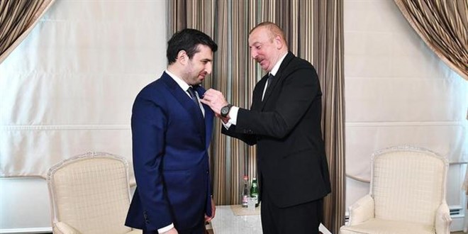 lham Aliyev, Seluk Bayraktar'a madalya takt