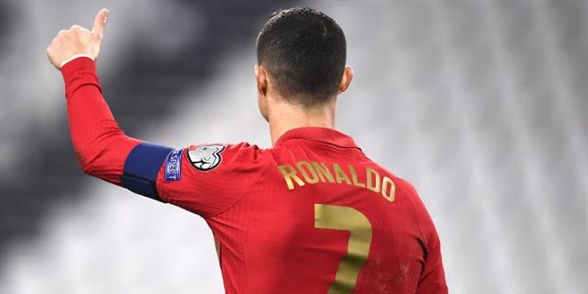 Ronaldo'nun kaptanlık pazubandına rekor fiyat verildi!
