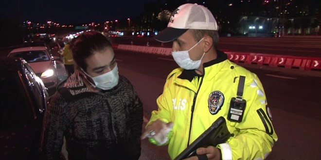 Turiste ceza yazan polisin İngilizcesi tercümanlara taş çıkarttı