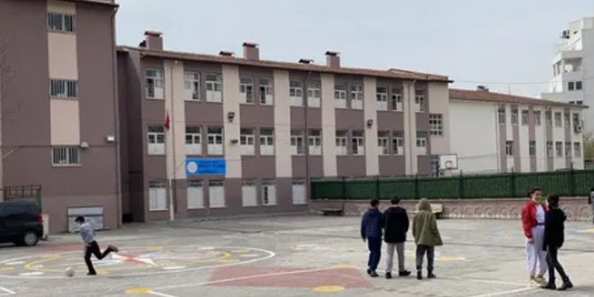 Öğretmenden, okul müdürüne 'makas'lı tehdit!