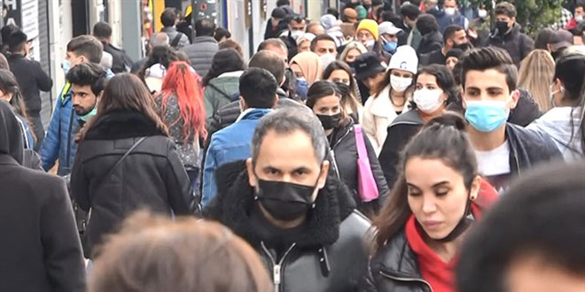 Kısıtlama sonrası Taksim ve İstiklal Caddesi doldu, taştı