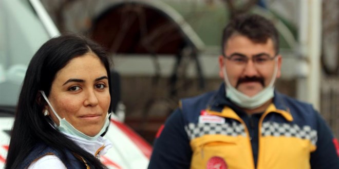 Karı koca 'el ele' verip hayat kurtarıyor