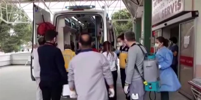 Ambulanstan inen yaralının babası olduğunu gören hastane çalışanı gözyaşı döktü