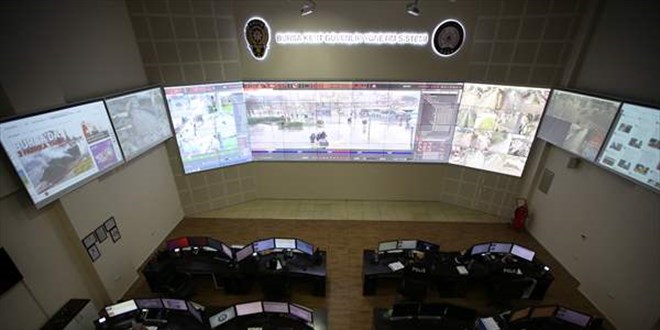Bursa polisi maskesiz vatandaşı kameradan tespit ediyor