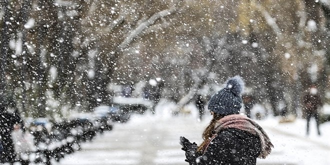 Ankara'ya nisan kar geliyor