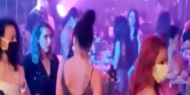 Kuşadası'nda otel lobisinde parti yapanlara polis baskını