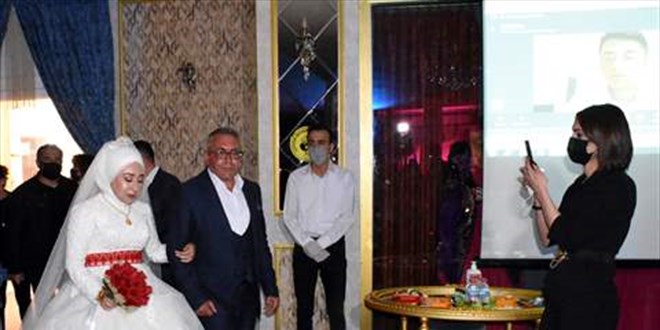 KKTC'de görevli asker, Kırıkkale'deki düğününe 'çevrim içi' katıldı