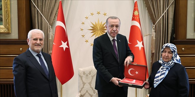 Erdoğan, şehit Savcı Kiraz'ın anne ve babasını kabul etti