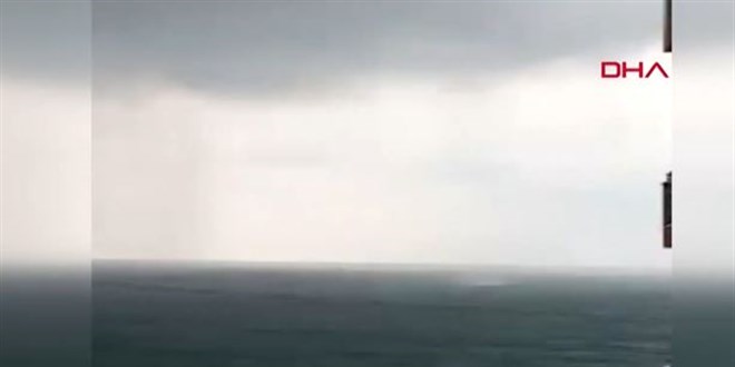 Denizde hortum panii! 'Buraya doru geliyor, valla geliyor'