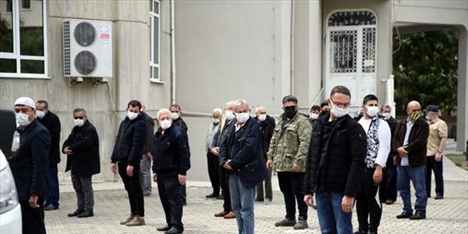 Antalya'daki 58 yaşındaki ikizler aynı gün Kovid-19'dan öldü