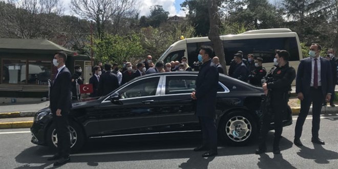 Cumhurbaşkanı Erdoğan Sarıyer'de minibüs durağına uğradı