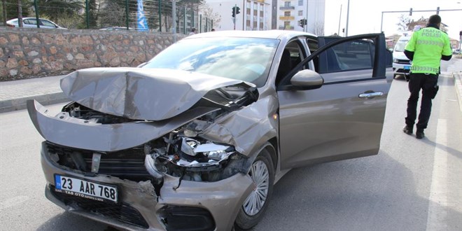 Kısıtlamada kaza yaptı, hem ehliyeti gitti, hem de ceza yedi