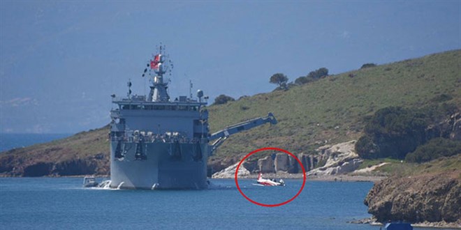 İzmir'de denize düşen uçak çıkarıldı