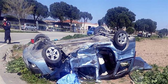 Süt tankeri hafif ticari araca çarptı: 3 ölü, 4 yaralı
