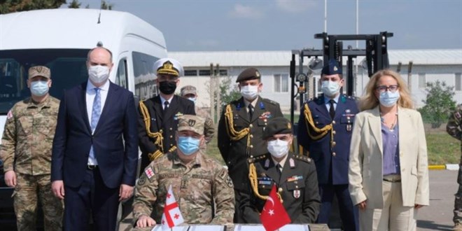 Türkiye, Gürcistan'a araç ve teçhizat hibe etti