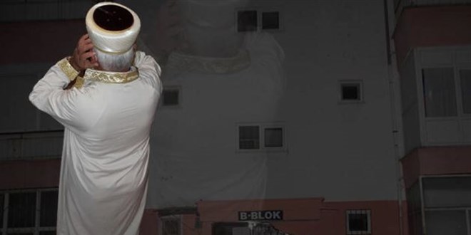 Antalya'da apartmanda teravih namazı! Kapıları açık bıraktılar...