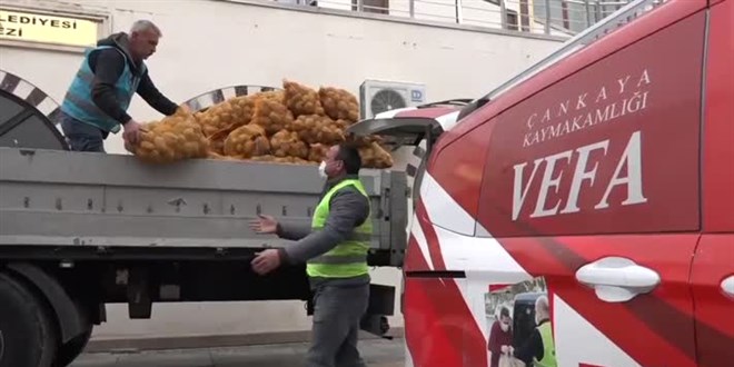 Başkent'te patates ve soğan dağıtımına başlandı