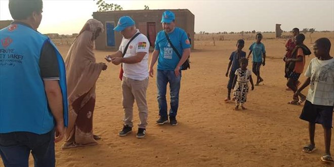 Senegal'e giden Türk hayırseverler, ihtiyaç sahiplerinin bakkal borçlarını ödedi