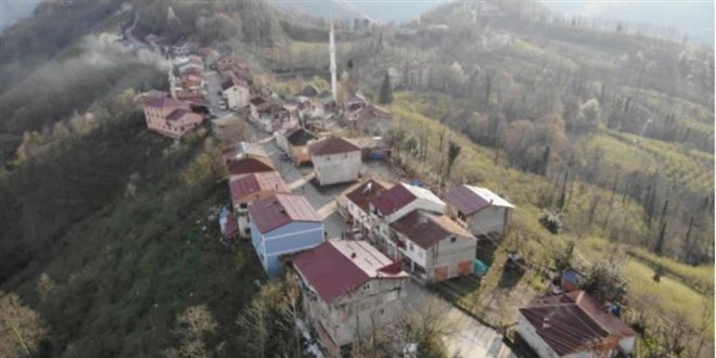 Aynı cadde üzerinde 1 dakika arayla iftar yapıyorlar