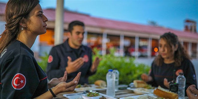 Yangn bekileri, orularn 'itfaiyeci duas'yla at