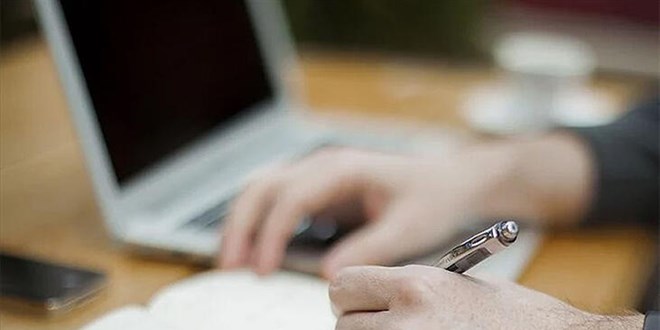 Yeterli sayıda profesör olmayınca hem rektörlük hem dekanlık yapıyorlar