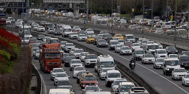 İstanbul'da kısmi kapanmaya saatler kala trafik yoğunluğu