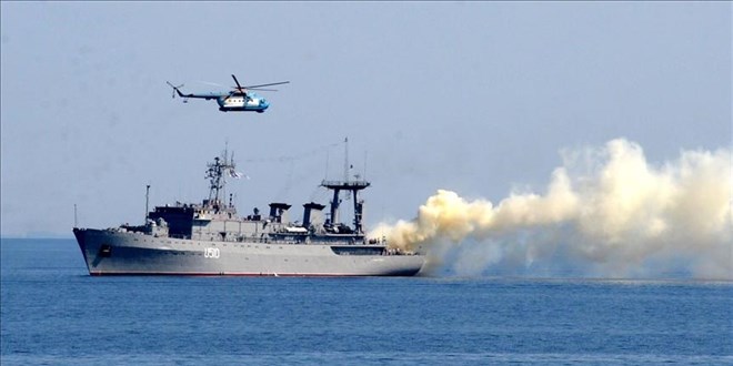 Rus savaş gemileri Karadeniz'de tatbikata başladı