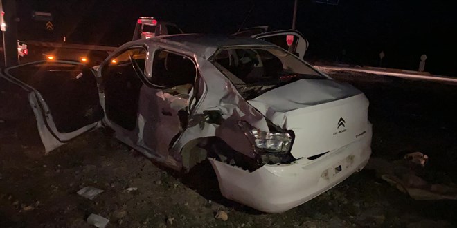 Afyonkarahisar'da tır ile otomobil çarpıştı: 3 kişi vefat etti