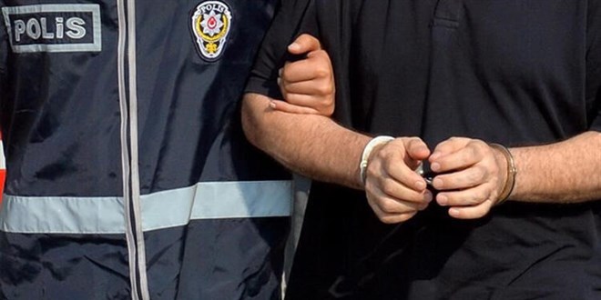 Yurt dışına kaçma hazırlığındaki 2 FETÖ'cü tutuklandı