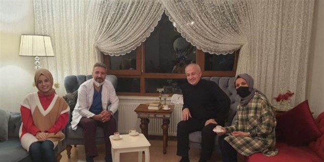 Bakan Koca, öğretmeni arayarak aşı olmaya ikna etti