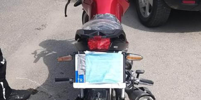 Maskeyi yüzü yerine motosiklete takan sürücüye 7 bin 465 TL ceza